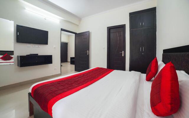 OYO 48406 Hotel Dark Clouds