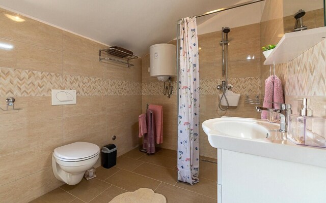 Amazing Home in Sikici With Wifi and 4 Bedrooms