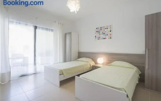 LUX Seaview & Pool-hosted by Sweetstay