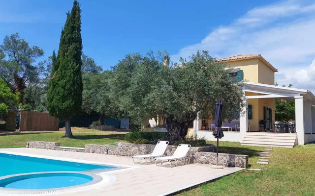 Villa Mayroula