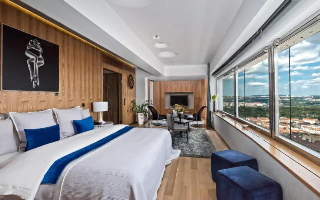 Sky Suite Hotel