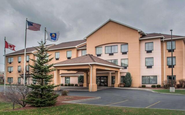 Comfort Inn & Suites Farmington - Victor