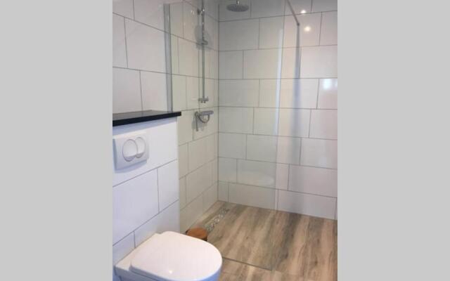 Bungalow op bedrijf met melkkoeien