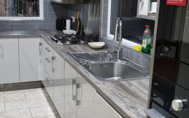 Impeccable 2-bed House Near City Centre