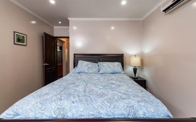 Elegant House 3-bed/2-bath With Large BBQ Patio