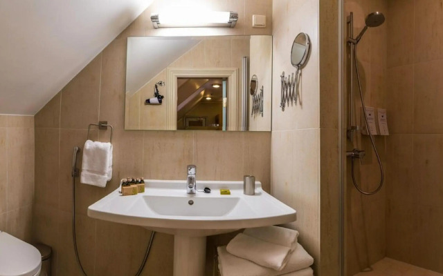CRU Hotel