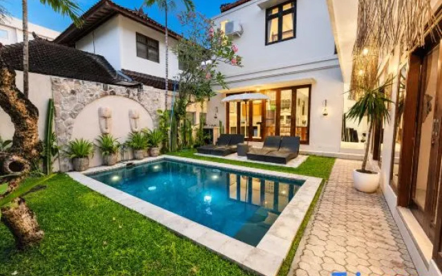 Seminyak Double6 Beach 5BR Villa - pool & parking