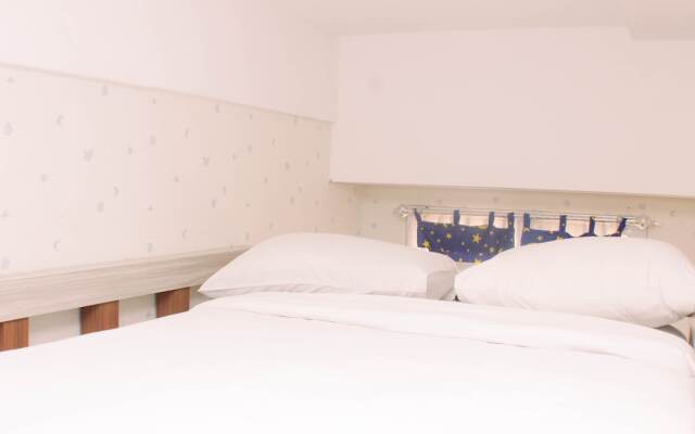 Stunning And Comfy Studio Apartment Transpark Juanda