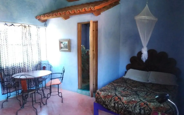 Bohemian Rustic 2-floor Suite, Walk to Plaza/beach