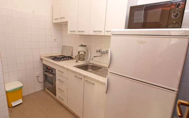 Apartment 894