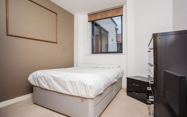 Central E1 2 Bedroom Flat