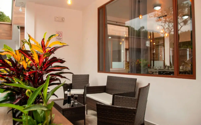 Toucan Platinum Suites Aparthotel