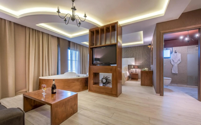 Elegance Luxury Executive Suites - Adults Only