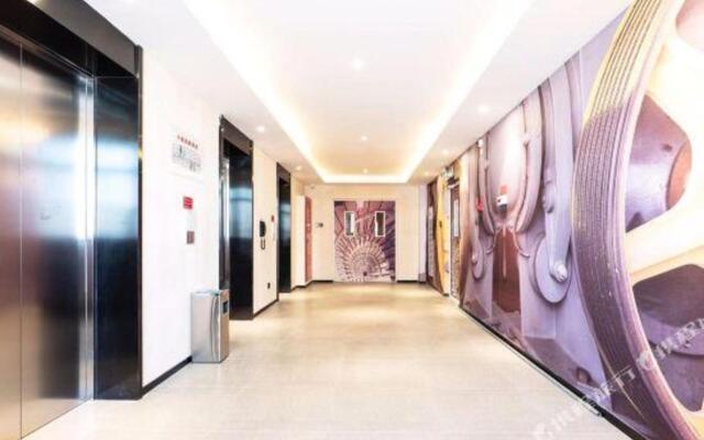 Ibis Hotel (Changji Jianshe Road Snack Street)