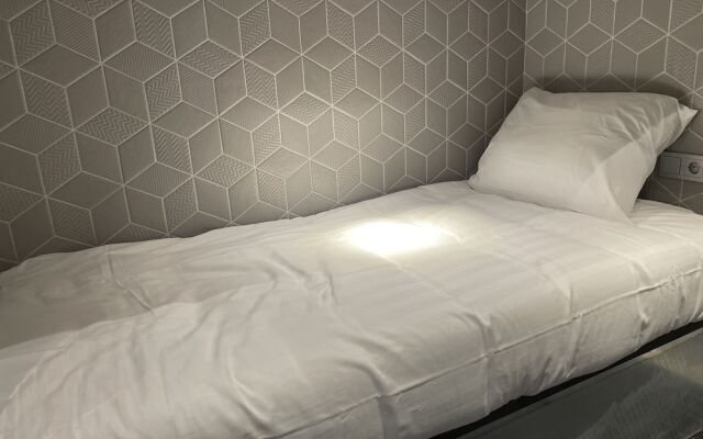 Diamond Capsule Hotel Amsterdam South