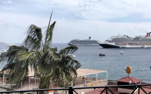 One Bedroom Ocean Front Suite on Medano Beach