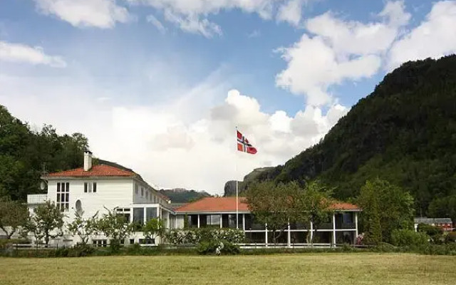 Strandebarm Fjord Hotel