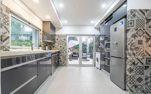 Villa Veneza by Hellovacations