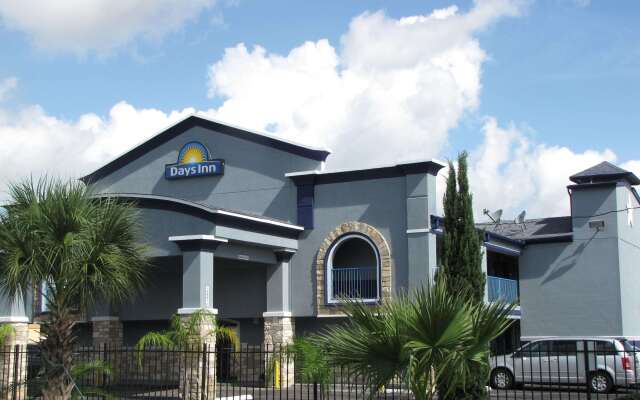 Days Inn by Wyndham Houston East