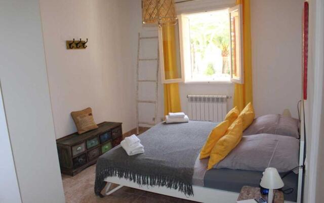 Lovely 4-Bed House close to Campos and beaches