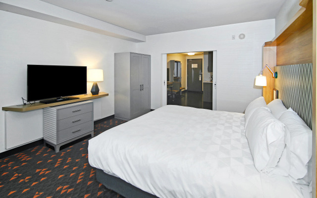 Holiday Inn Hotel & Suites Calgary Airport North by IHG