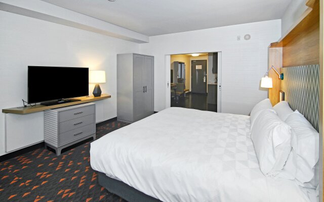 Holiday Inn Hotel & Suites Calgary Airport North, an IHG Hotel