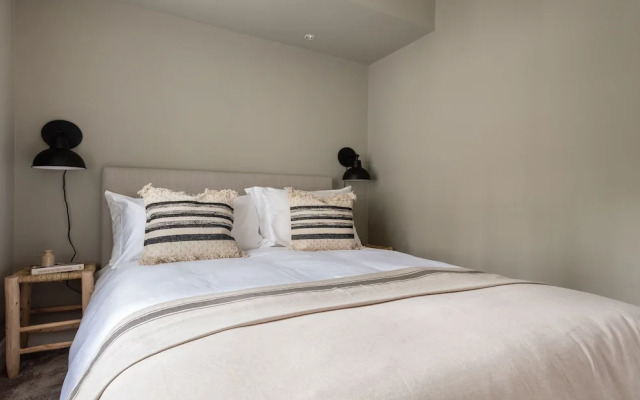 The Chelsea House by H House