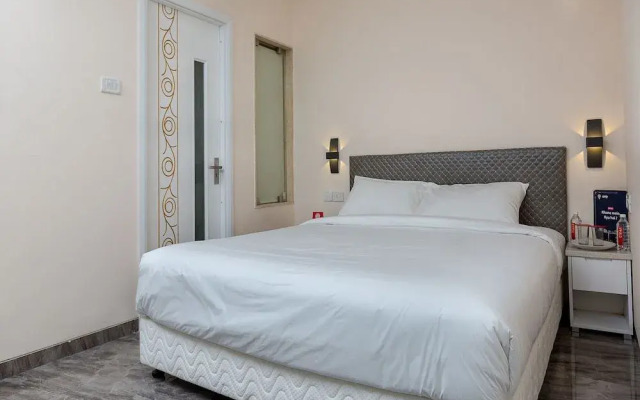 OYO 20021 Flagship Siruseri OMR