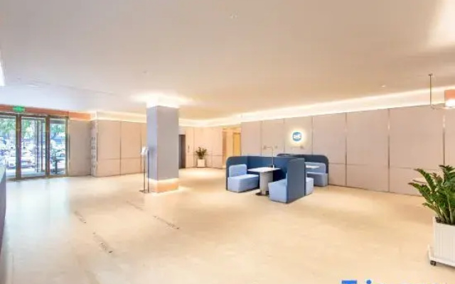 HanTing Hotel (Zhengzhou Huiji Wanda University Town North Subway Station)