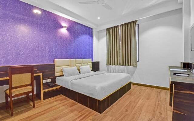 OYO Collection O 82503 Hotel Karma Inn