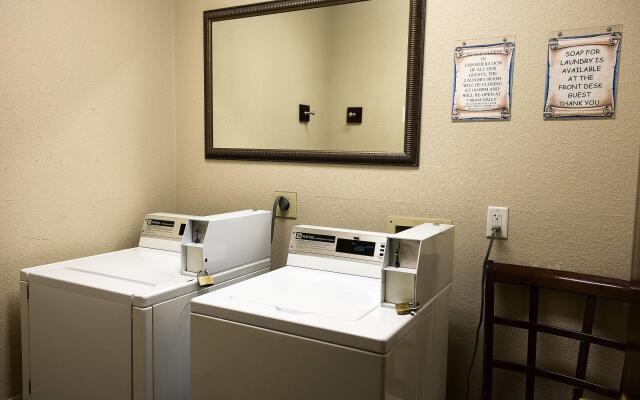 Red Roof Inn & Suites Omaha - Council Bluffs