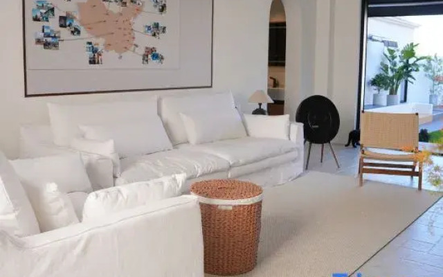 The Juno's Mew-Mew Hotel