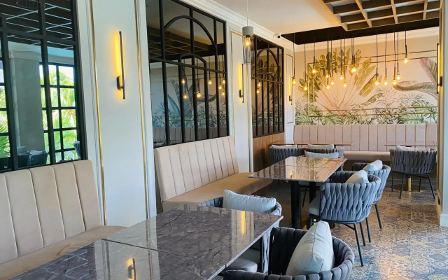Grand Eska Hotel & Suite