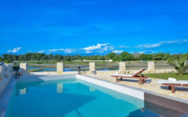 Amazing Villa Ele