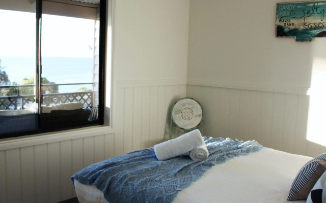 KINGFISHER COTTAGE Beachfront at the Binalong Bay – Guest Rooms – Binalong Bay