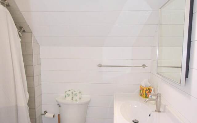 Rosies Creekside Retreat - 3 BR Escape!