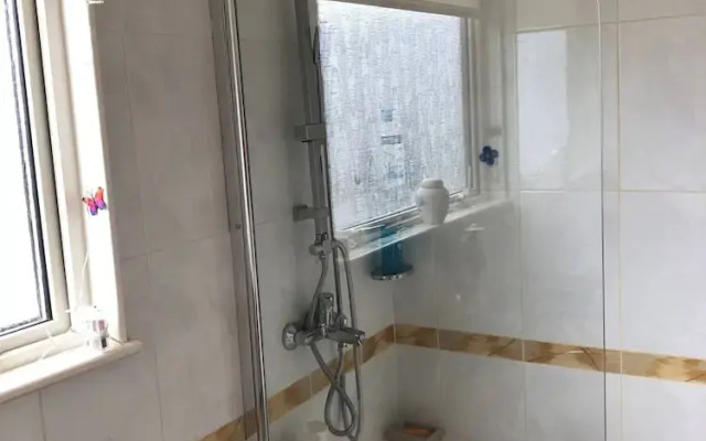 Limegrove Comfortable Three Bedroom House