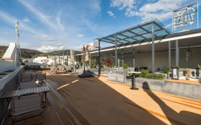 Fuxian Lake Pinyue Hotel