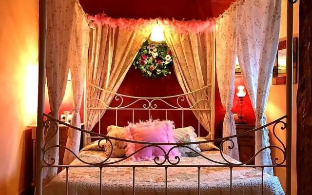 Room in Guest Room - Rural House the Fifth of Malu, Romantic Hotel in Cuenca, Romantic Getaways