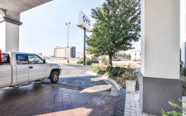 OYO Townhouse Oklahoma City Airport