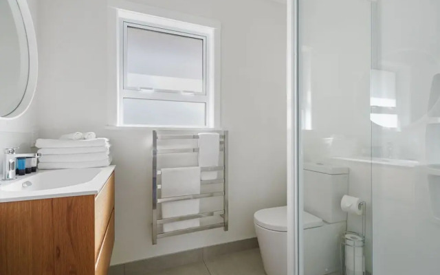 Renovated Takapuna 2BR Apt - Parking