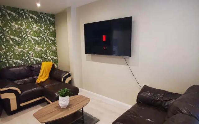 4BR Modern Botanic House