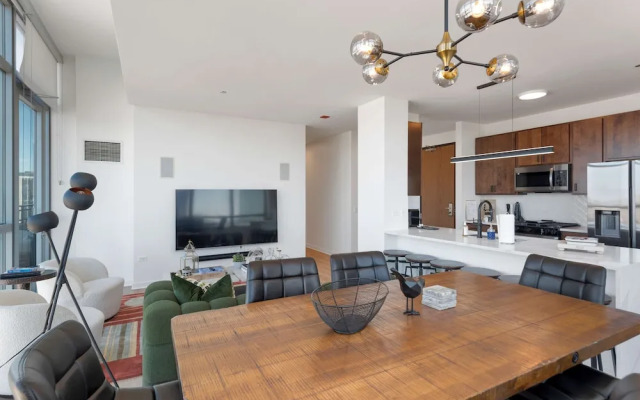 West Loop Group Retreat 2 Penthouses Balconies