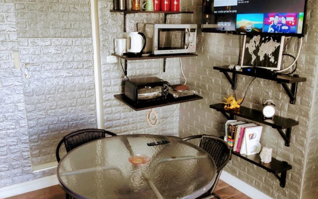 Avi's place