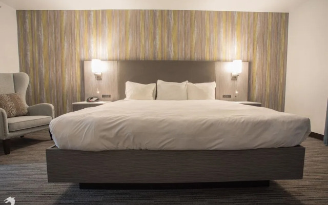 Radisson Suites Covina