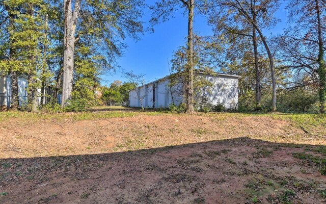 Greer Getaway w/ Smart TV ~ 1 Mi to Dtwn!