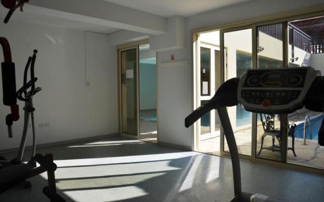 Studio with shower room E5, full kitchen, poolside, FREE WIFI