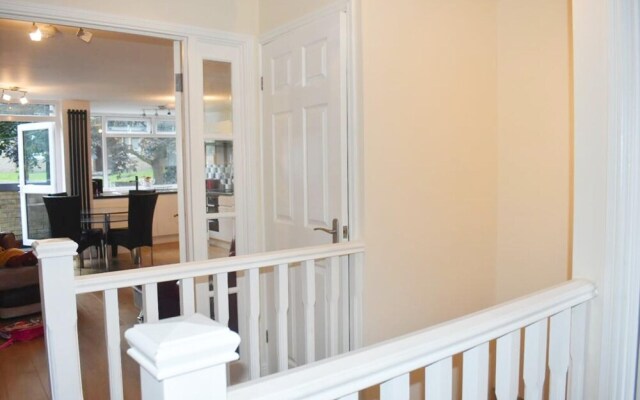 Charming 3-bed Apartment in Newcastle City