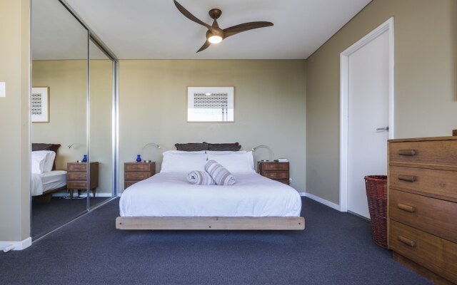 Spacious 1 Bedroom Apt Close To Green Square & Pool