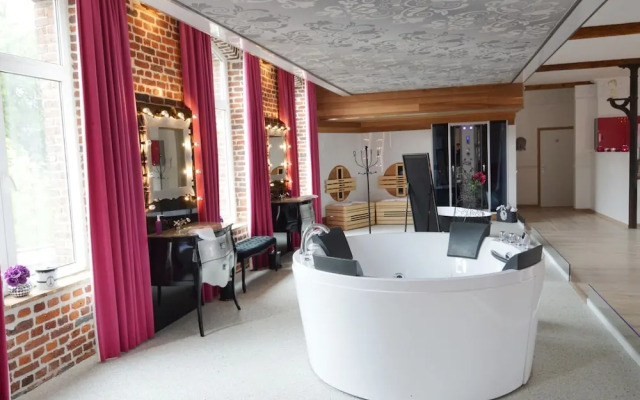 Lush Apartment with Sauna, Hot Tub, Mountain Views in Ensival